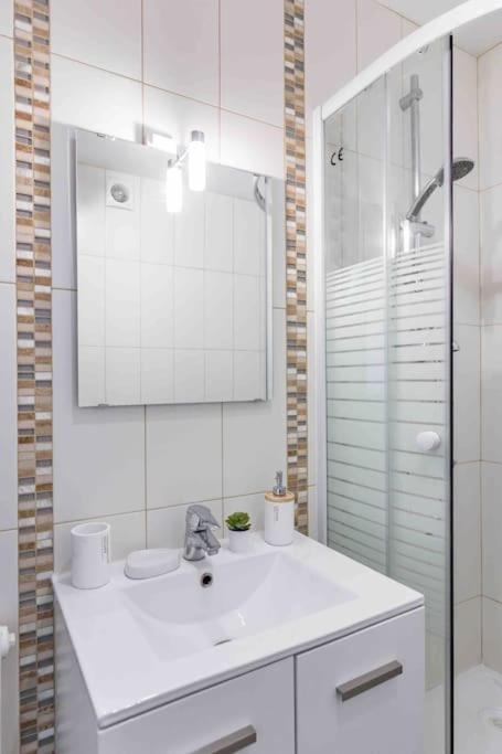 Appartement Avec Parking Et Terrasse Metro 7 Et Paris ヴィルジュイフ エクステリア 写真